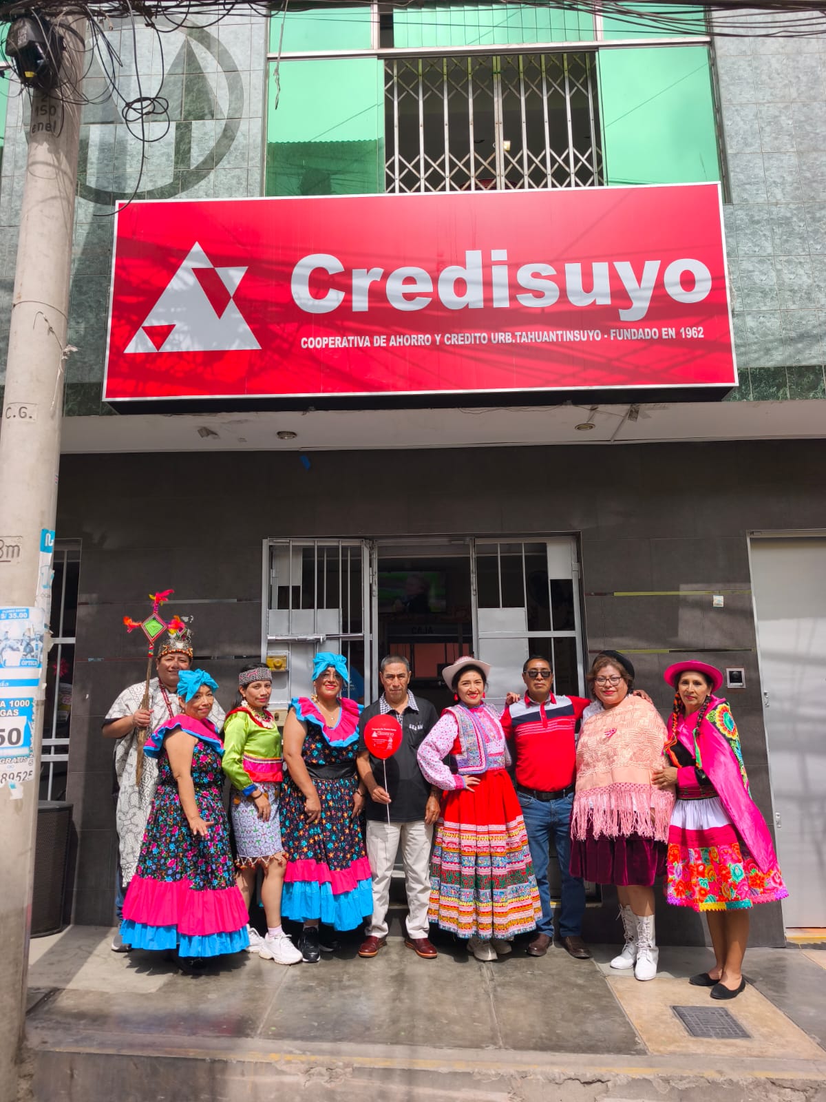 Familia CREDISUYO celebrando Fiestas Patrias